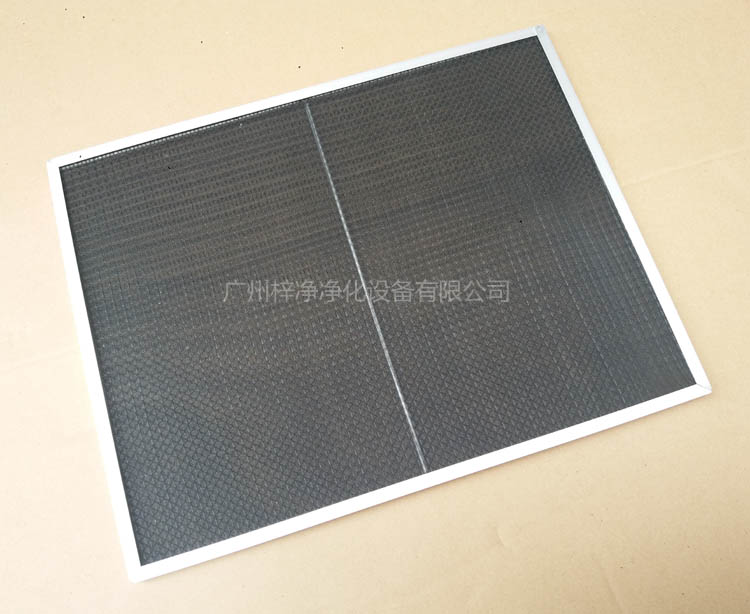 尼龍網(wǎng)初效過濾器骨架采用直徑為6mm的鐵絲焊接處理,目的防止過濾器變形。