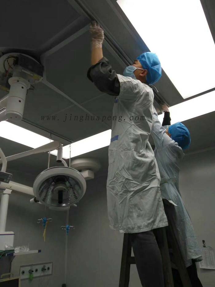 醫(yī)院潔凈手術室紙隔板高效空氣過濾器安裝完畢，封閉散流板