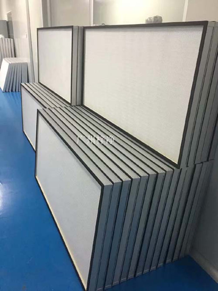ULPA級超高效空氣過濾器適用于10000級-100級潔凈系統(tǒng)，空調(diào)系統(tǒng)，因此產(chǎn)品已廣泛應(yīng)用于電子、微電子、半導(dǎo)體、光器件、生物和醫(yī)藥線路、照相機和光學(xué)儀器、精密機械等多個領(lǐng)域。