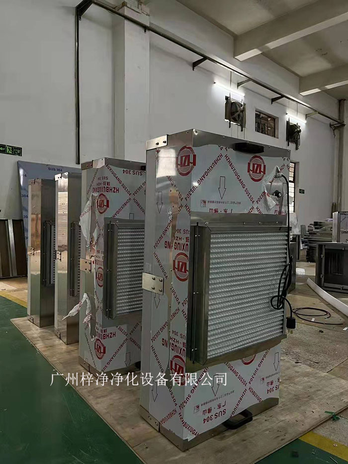 潔凈棚風(fēng)機從FFU的頂部將空氣吸入，經(jīng)過初效過濾器，高效過濾器的過濾，過濾后的潔凈空氣以0.45m/s±20%的風(fēng)速在整個出風(fēng)面勻速送出到棚內(nèi)。